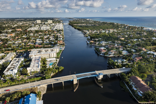Aerial,view,of,southeast,florida,luxury,waterfront,community,on,atlantic